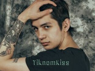 TiknomKiss